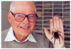 Dr. G�nter Schmidt mit Grammostola fossor